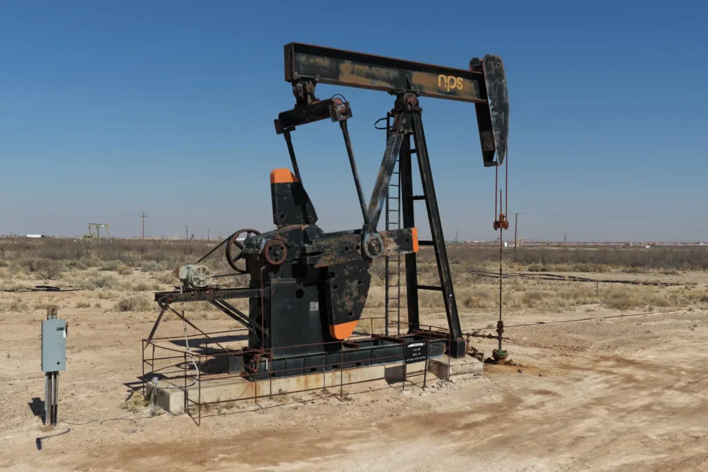 미국 퍼미안 분지의 원유 펌프잭 자료사진